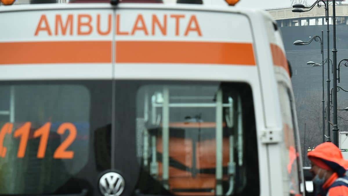 Au ajuns la spital după ce șoferul a pierdut controlul autoturismului