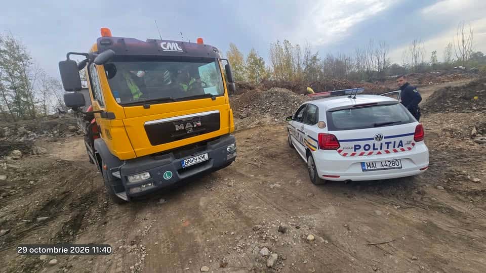 VIDEO: Utilajele CML.ro, constructorul pasajelor pietonale din centrul municipiului Târgu Jiu, filmate descărcând deșeuri în zona CET