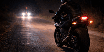 S-a ales cu dosar penal după ce a condus, fără permis, o motocicletă neînmatriculată