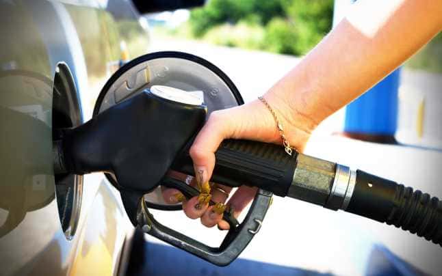 Prețurile la carburanți, în scădere astăzi