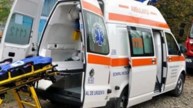 Accident la Fărcășești: S-a oprit într-un cap de pod