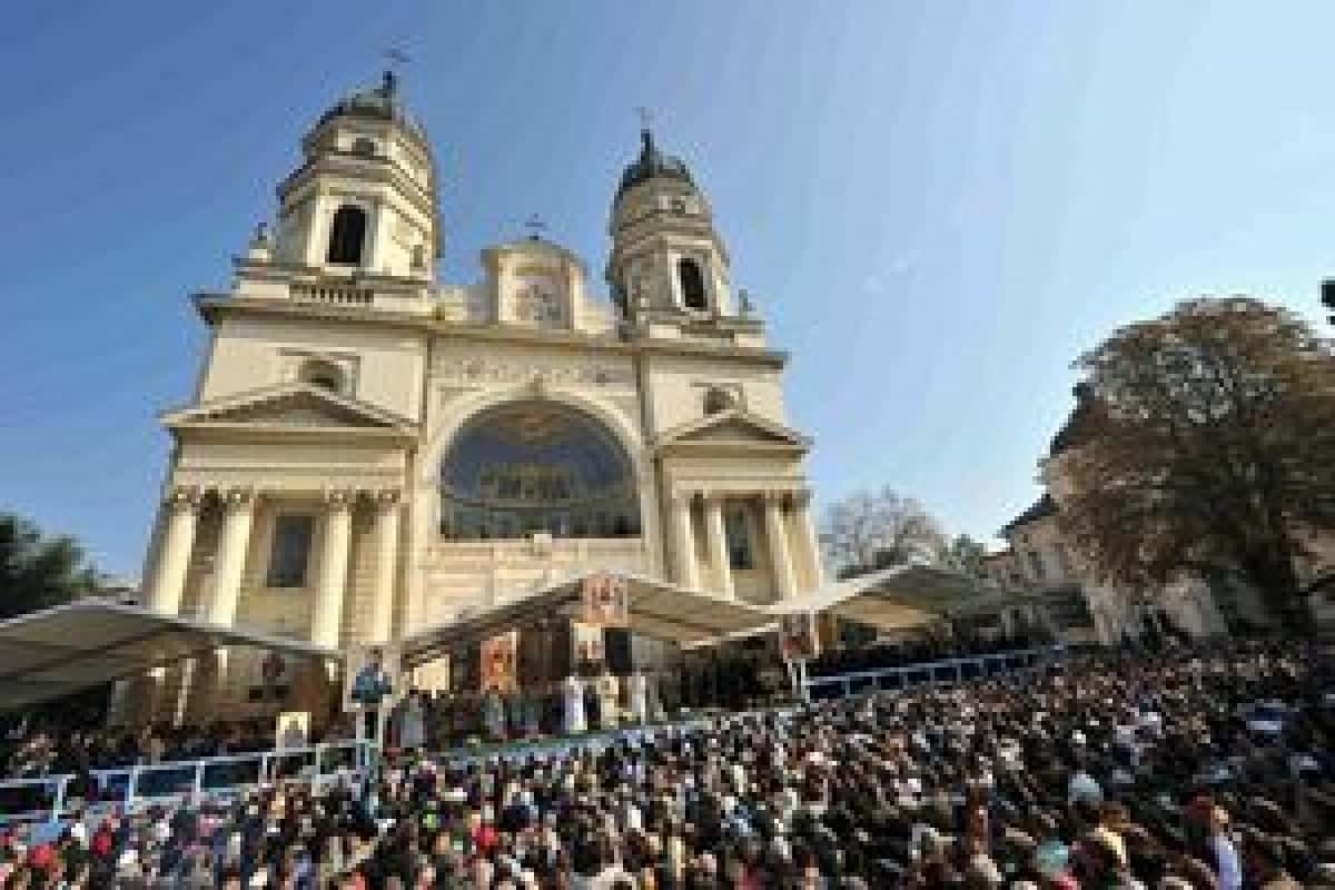 Mii de credincioși, așteptați la Pelerinajul la Sfânta Parascheva de la Iași