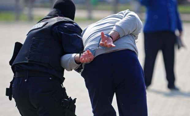 Tineri urmăriți național, prinși de polițiști