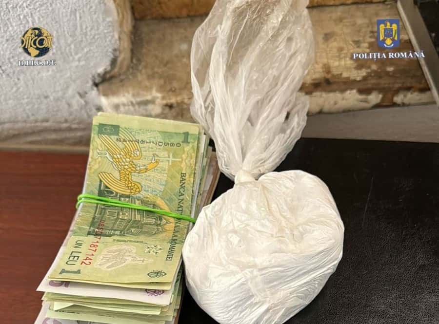 Droguri introduse în țară prin firme de curierat