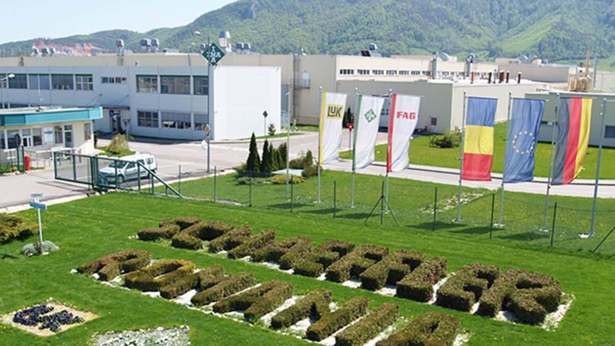 Continuă concedierile în industria auto