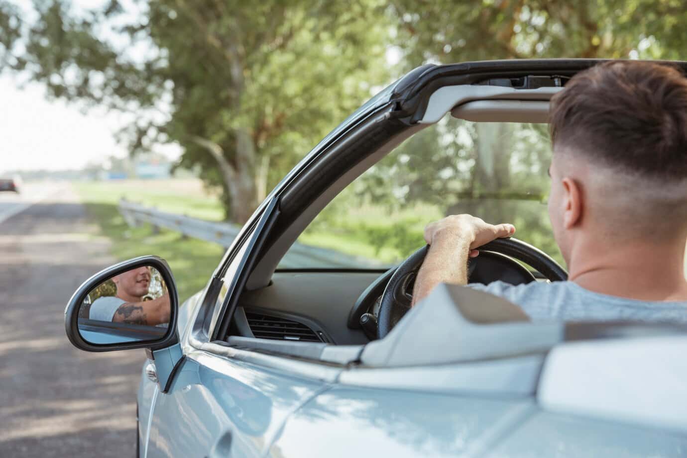 Un barbat trebuie sa plateasca echivalentul unui salariu minim pe economie dupa ce a fost prins de politistii din Novaci conducand un autoturism pentru care nu detinea permis de conducere