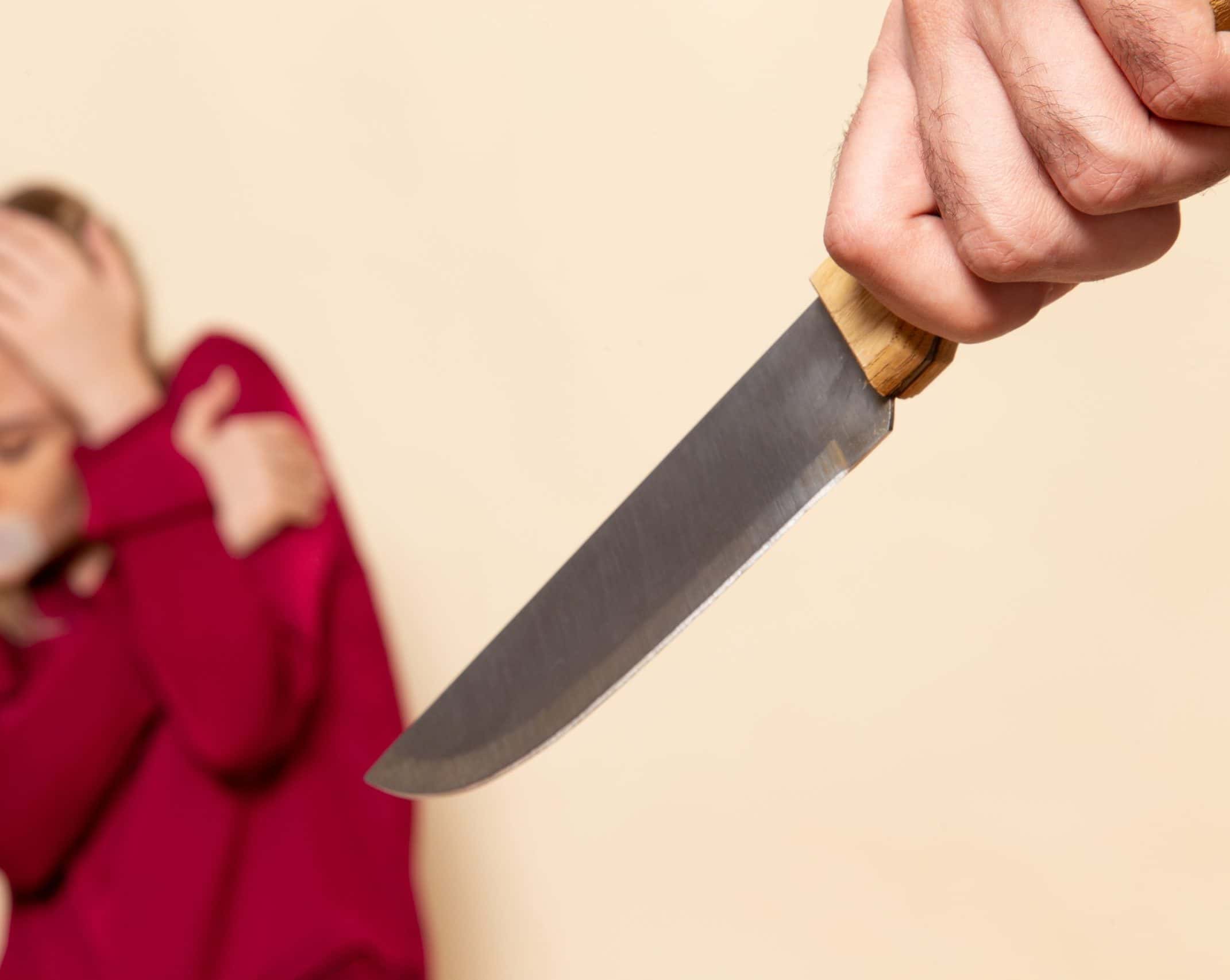 O femeie din Rovinari a fost amenintata cu moartea in plina strada