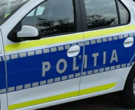 Tânăr din Runcu, prins conducând fără permis și cu numere false