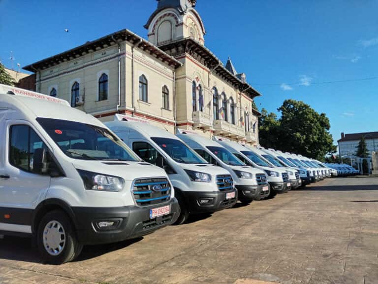 Consiliul Județean Gorj achiziționează 11 microbuze școlare electrice