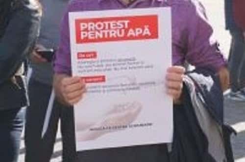 PROTEST în fața Prefecturii din Târgu-Jiu