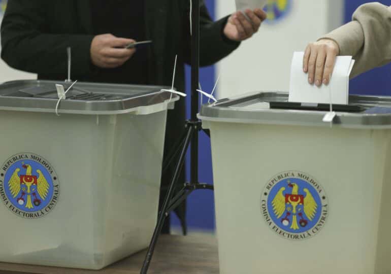 Alegeri în Republica Moldova: Scor strâns la referendum