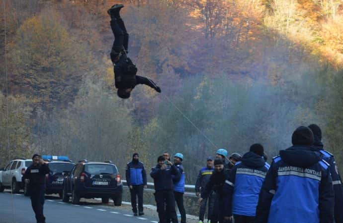 Antrenamente spectaculoase ale jandarmilor montani în Cheile Sohodolului