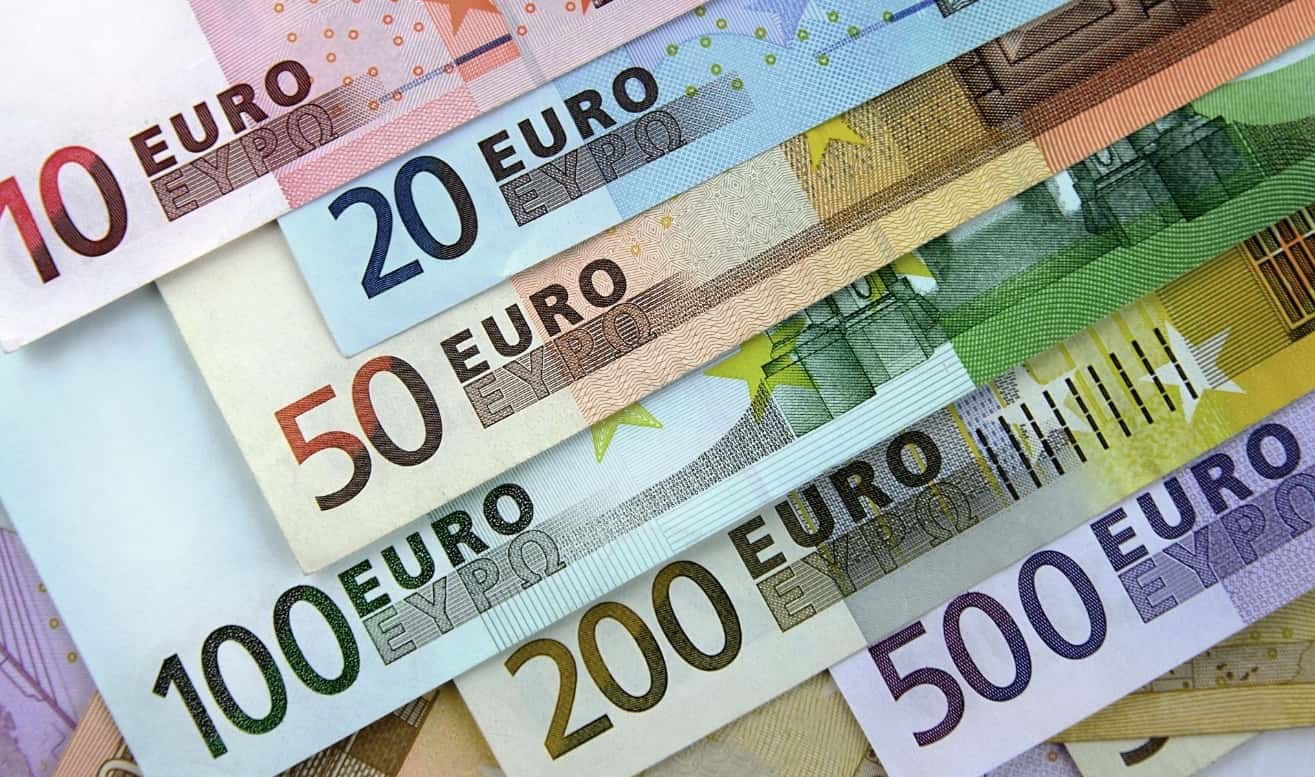 Noi reguli pentru casele de schimb valutar, agențiile imobiliare, intermediarii de monede virtuale