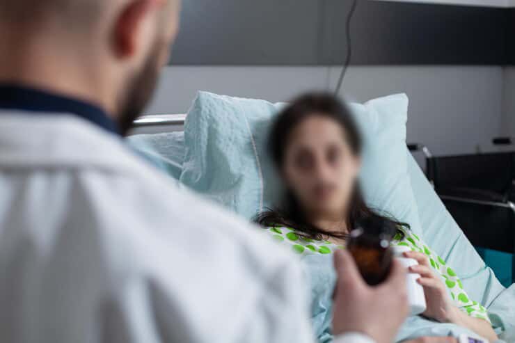 A ajuns la spital după ce a bătut-o soțul