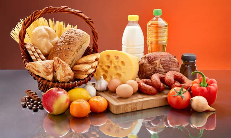 Plafonarea adaosului comercial la alimentele de bază, prelungită cu 3 luni