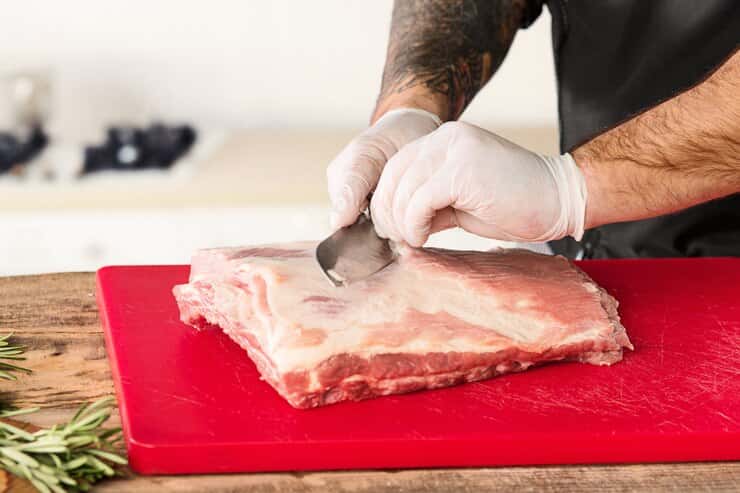Carnea de porc, mai scumpă în perioada Sărbătorilor