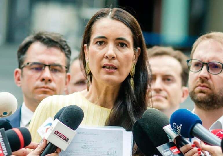 Clotilde Armand riscă să rămână fără mandatul de parlamentar