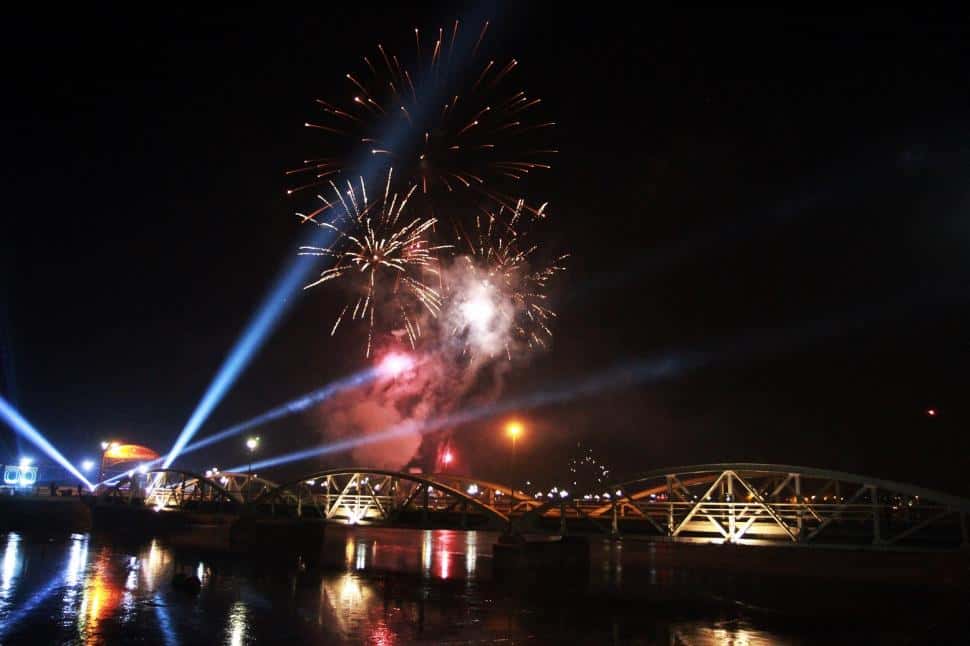 Foc de artificii în Parcul Central din Târgu-Jiu în noaptea dintre ani