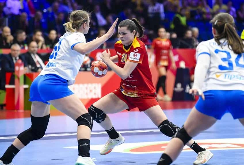Naționala feminină de handbal a României joacă astăzi cu Serbia