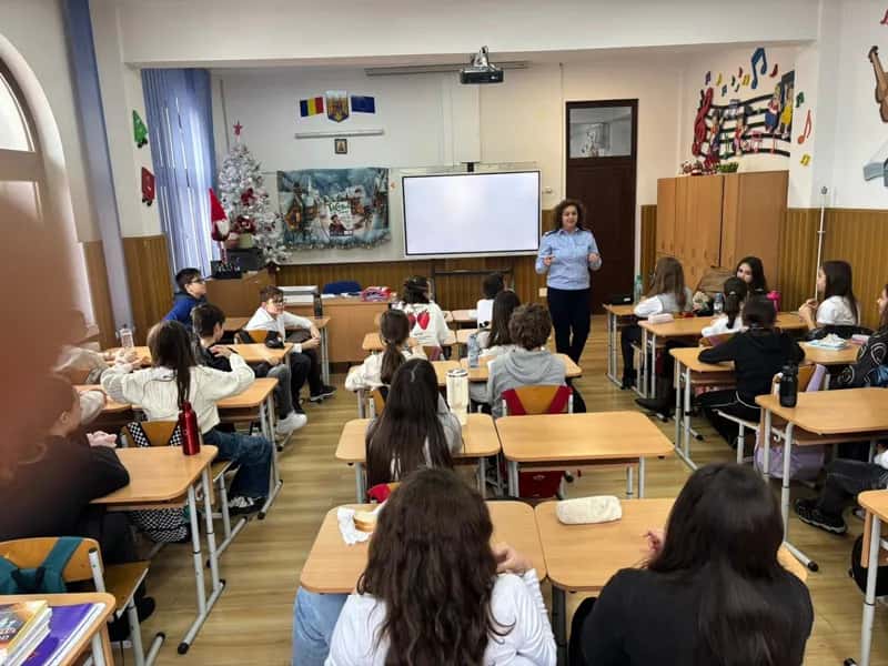 Sute de elevi din Târgu-Jiu au participat la “Ora de civilizație”
