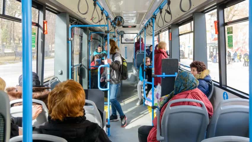 Veteranii, văduvele de război și pensionarii vor avea în continuare facilități pentru transportul public