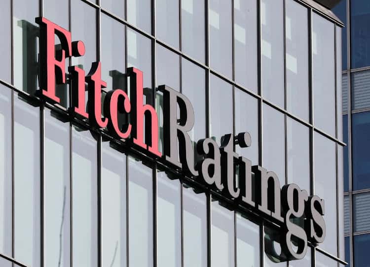 Agenția de rating Fitch a revizuit perspectiva ratingului României de la stabil la negativ