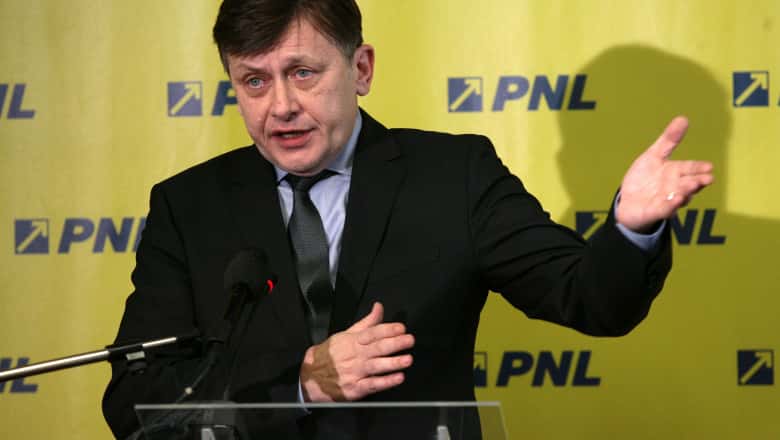 Crin Antonescu consideră suspendat acordul pentru susținerea sa la prezidenţiale