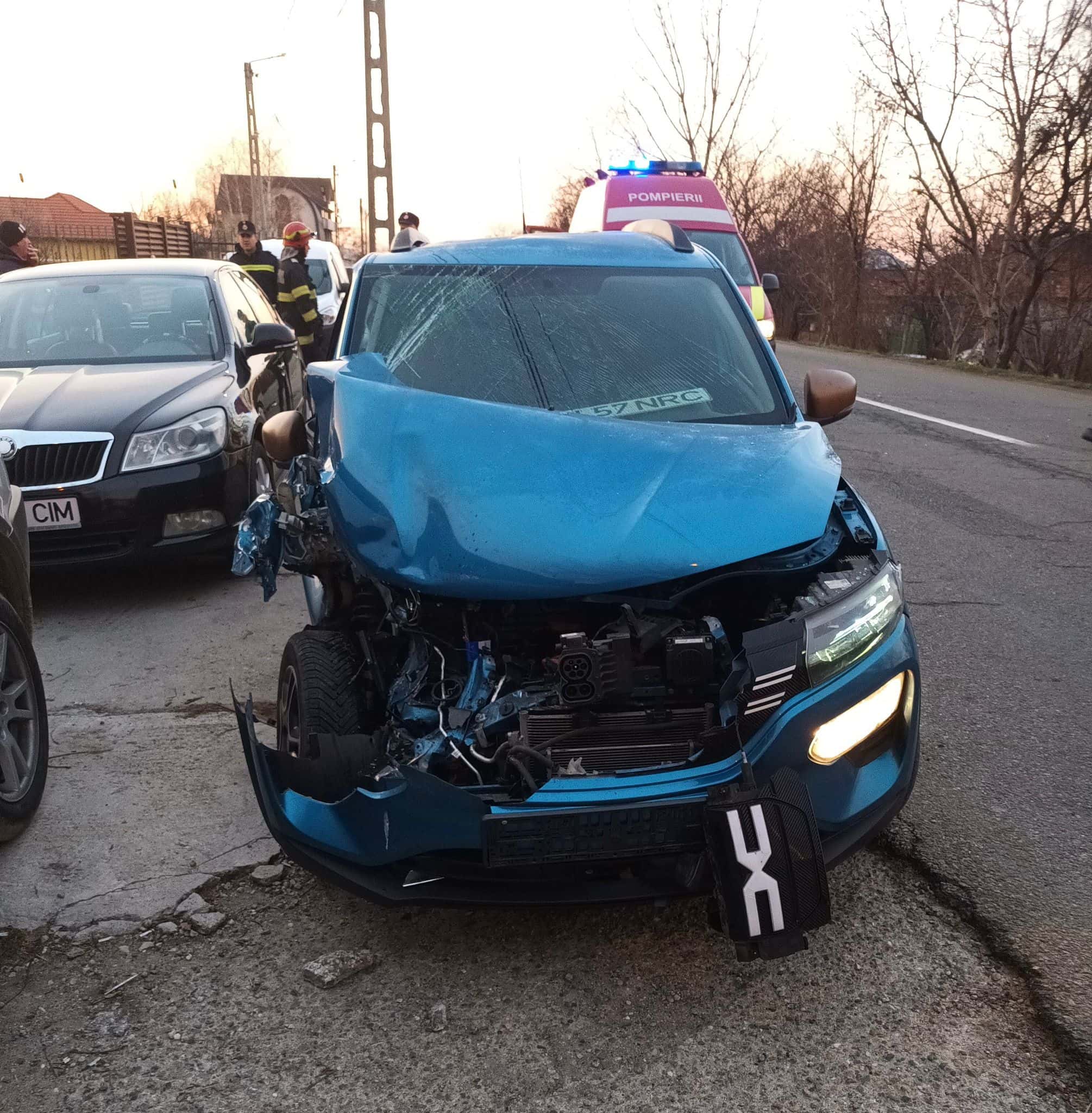 Echipele de salvare gorjene, alertate prin e-call de producerea unui accident