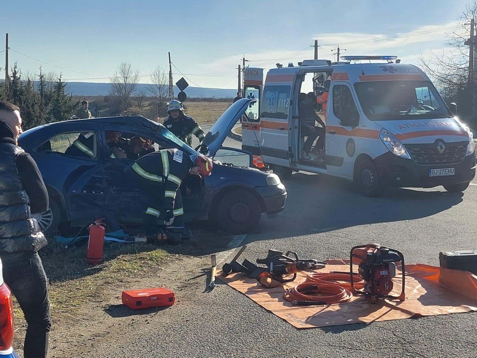 Două persoane rănite într-un accident grav produs la Bengești Ciocadia