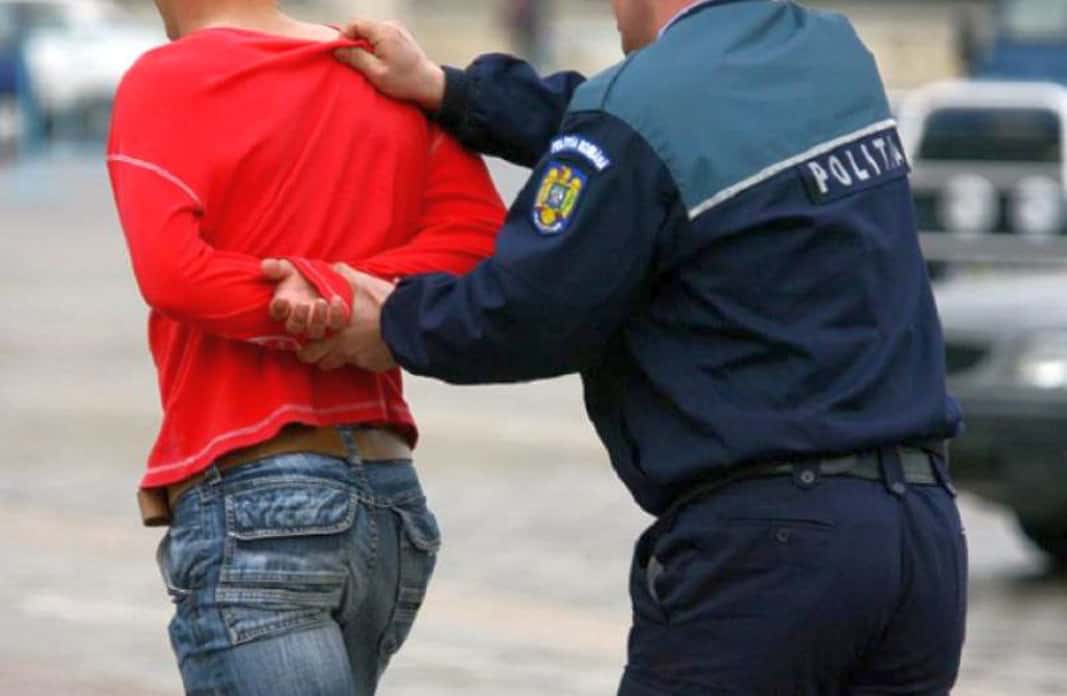 A sfidat ordinul de protecție și a ajuns în arest