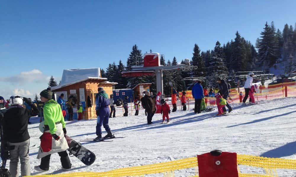 Începe vacanța de ski a copiilor