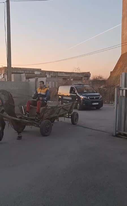 Descinderi în Cartierul Pandurașul: Vizați, cei care abandonează deșeuri textile la Târgu Jiu