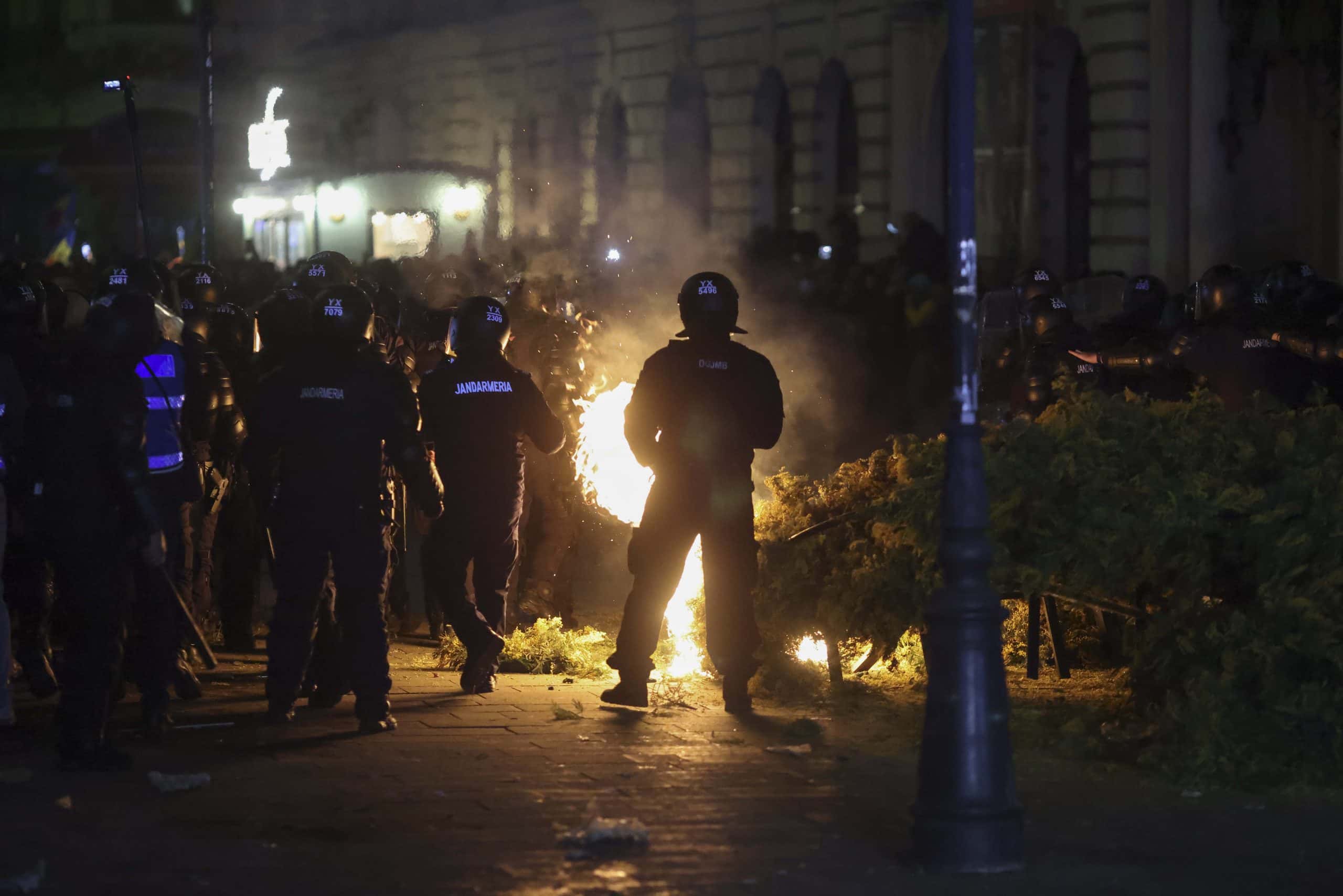 AUR neagă că ar fi coordonat protestele violente izbucnite aseară în centrul Capitalei