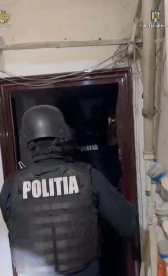 (VIDEO) Tânăr de 28 de ani, arestat pentru trafic de persoane, proxenetism și trafic de droguri