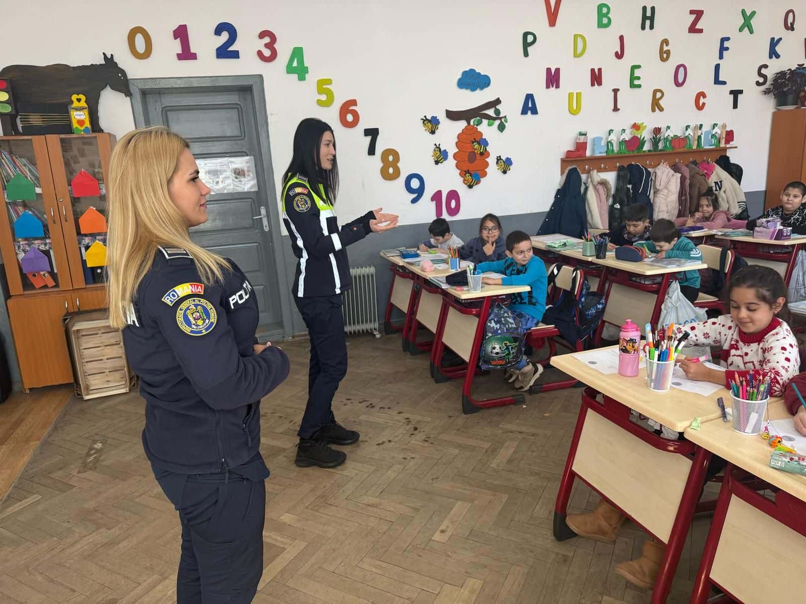 Activități preventive ale polițiștilor în școlile din județul Gorj