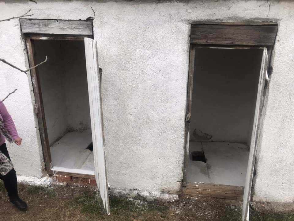 Bani pentru școlile din județul Gorj care au toaletele în curte