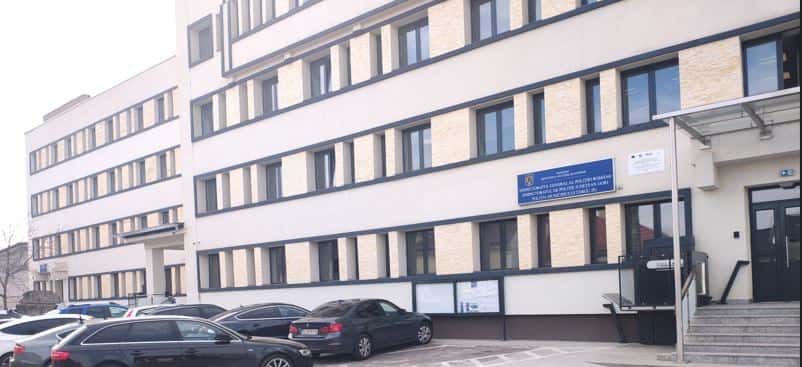 Scandal pe holurile sediului Poliției Municipale