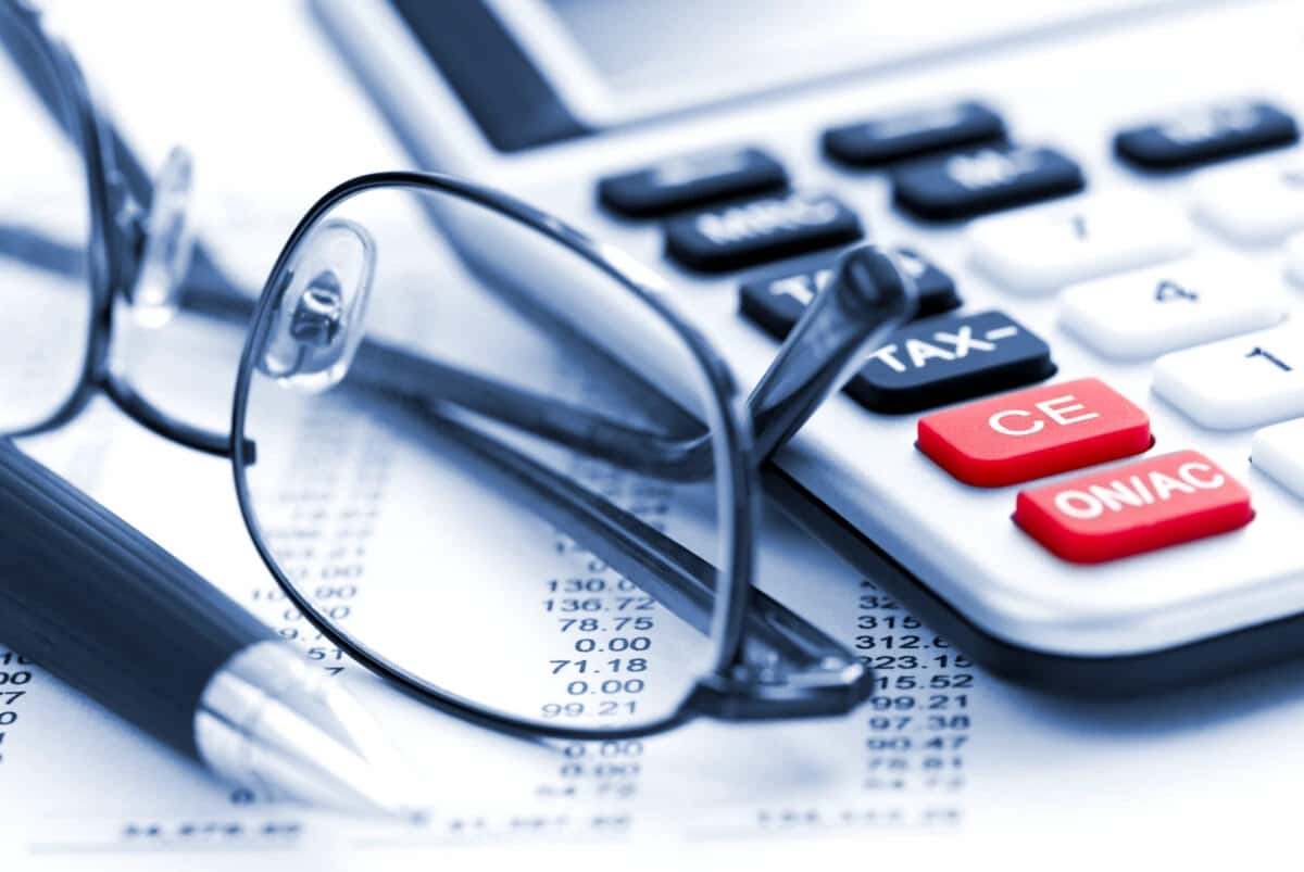 Impozitul pe cifra de afaceri pentru companiile mari ar putea aduce scumpiri și concedieri