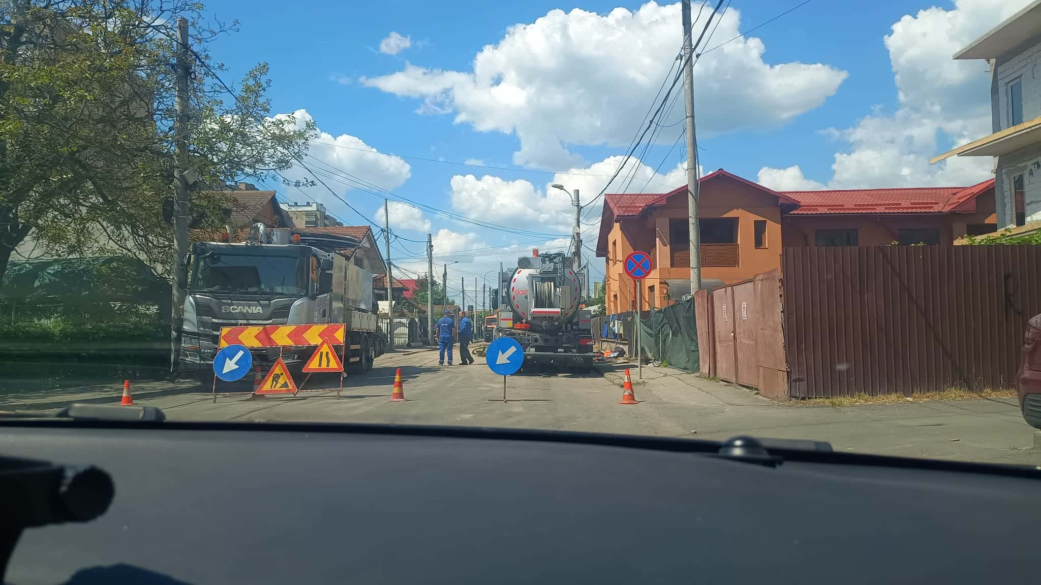 Strada 9 Mai - blocată din cauza unei avarii la rețeaua de canalizare