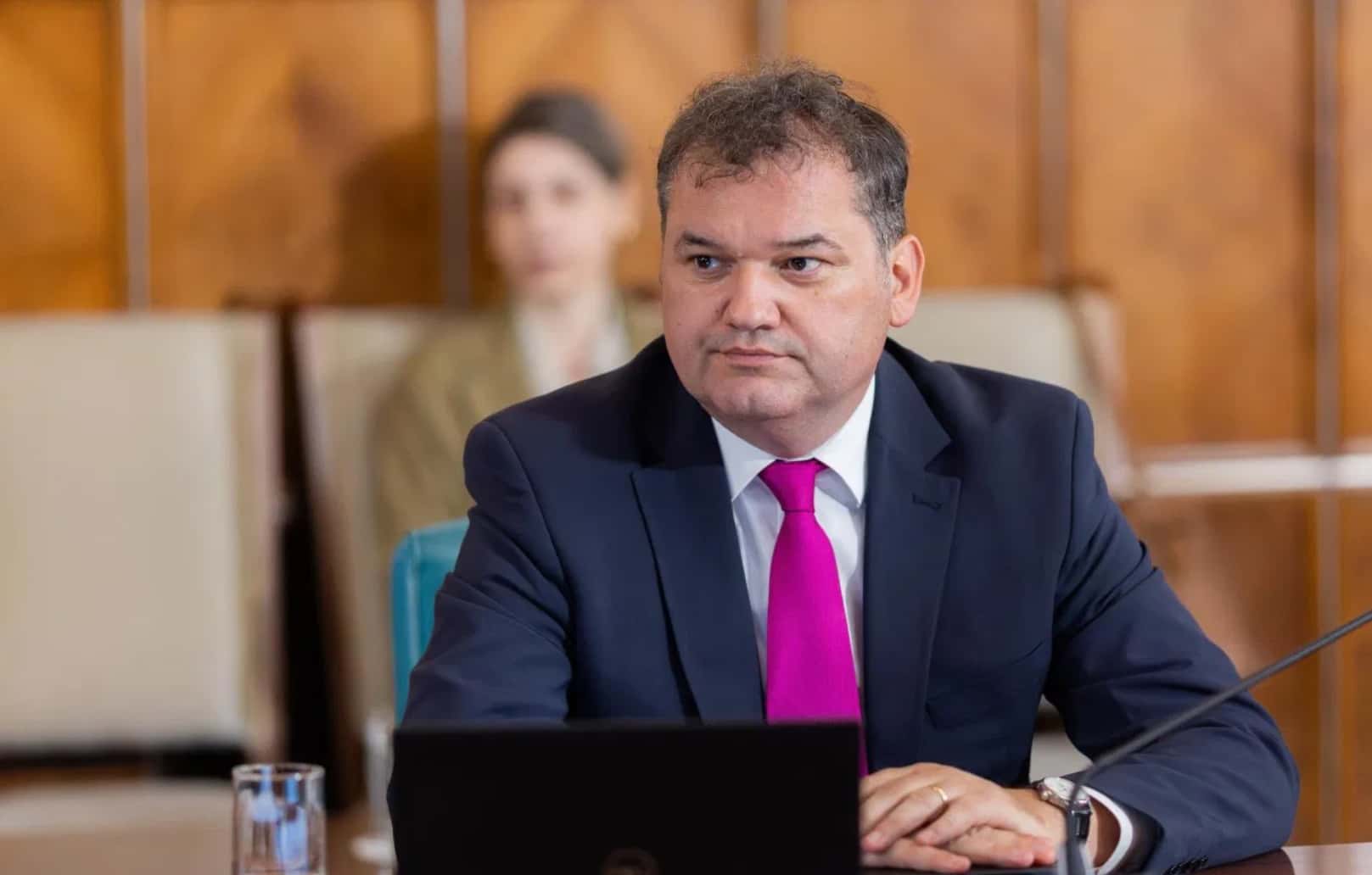 Peste 40.000 de posturi din administrația locală vor fi reduse