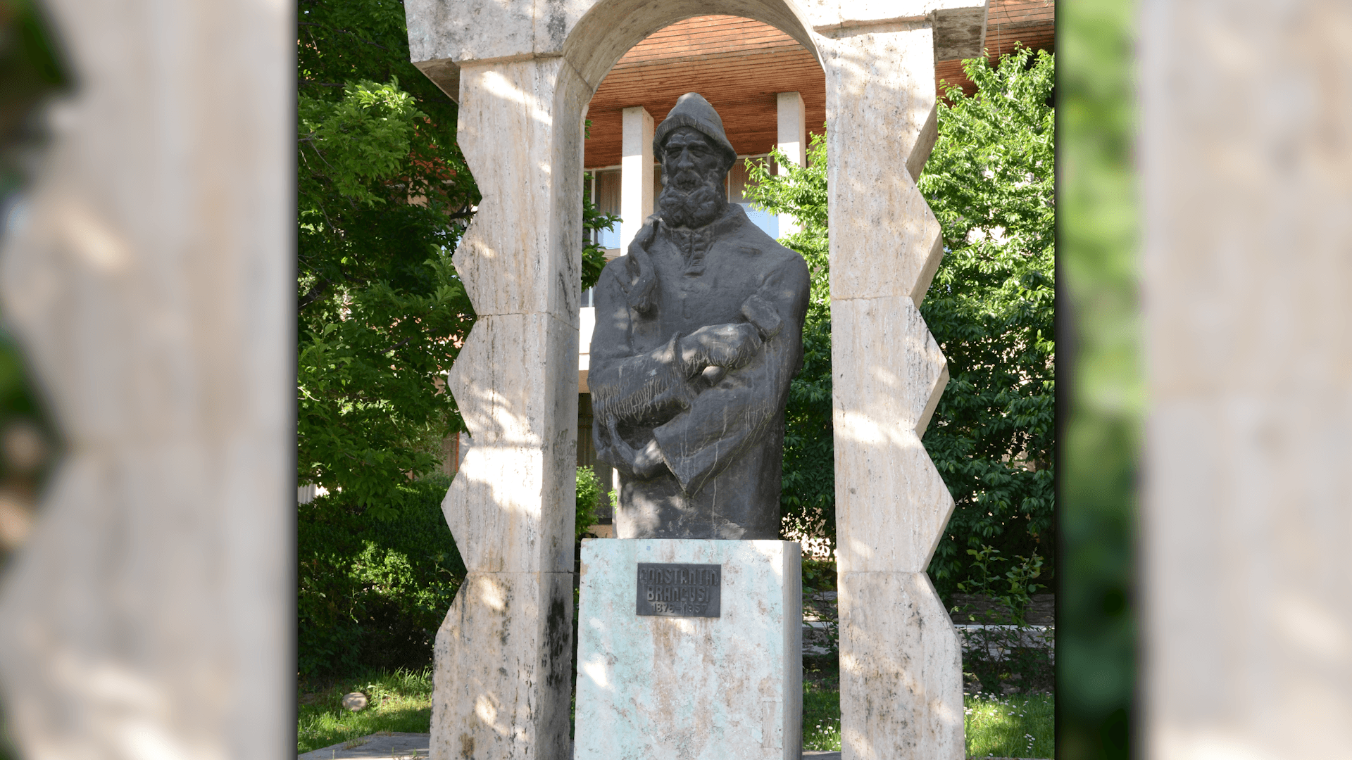 Autoritățile locale pregătesc mutarea statuii lui Constantin Brâncuși