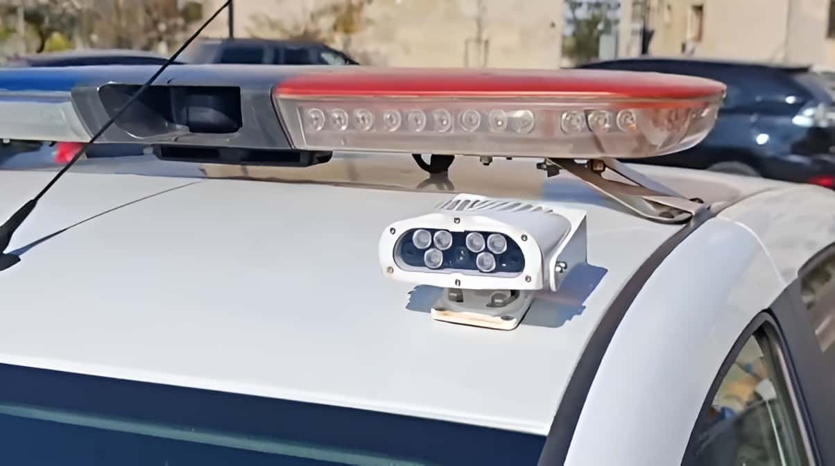 Sistem nou pe mașinile poliției pentru scanarea numerelor de înmatriculare
