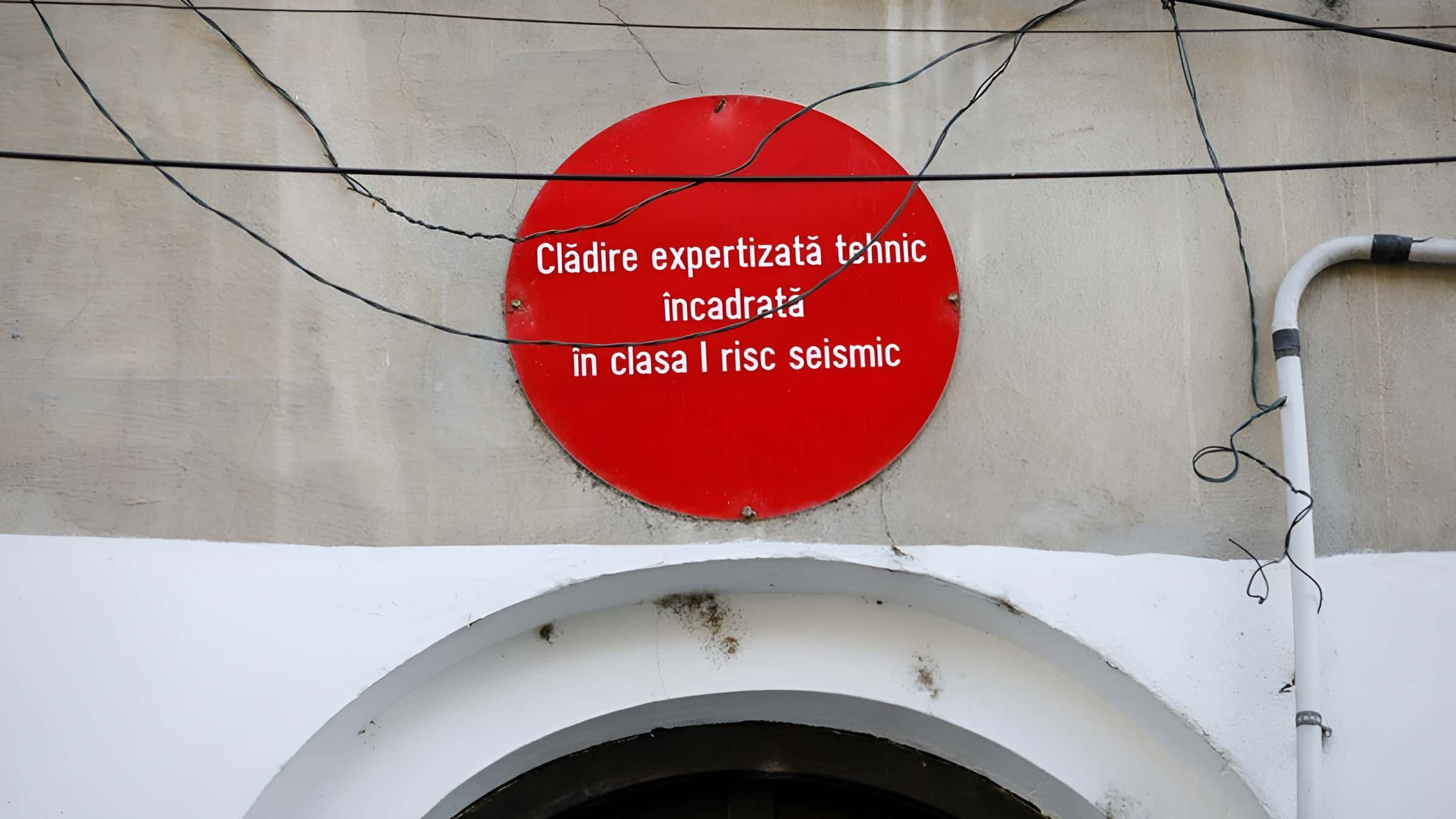 Guvernul alocă bani pentru consolidarea clădirilor cu risc seismic