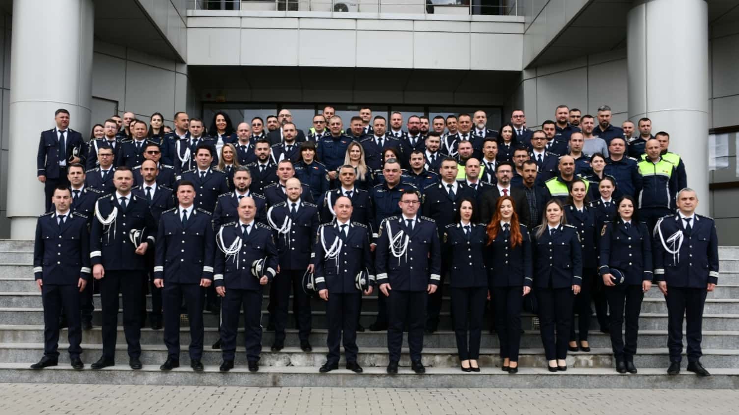 Avansați în grad de Ziua Poliției Române