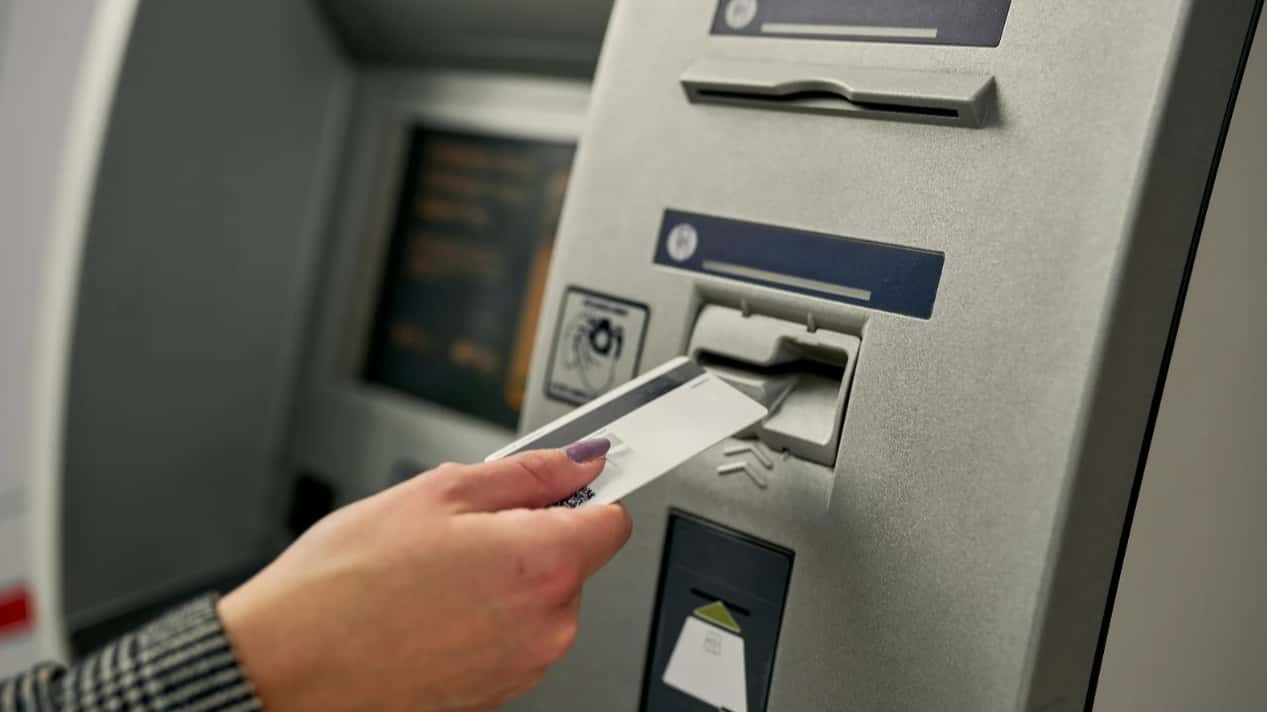 Proiect de lege: Retrageri fără sume prestabilite la ATM-uri