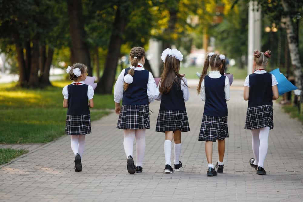 Senatul a adoptat obligativitatea uniformelor în școli
