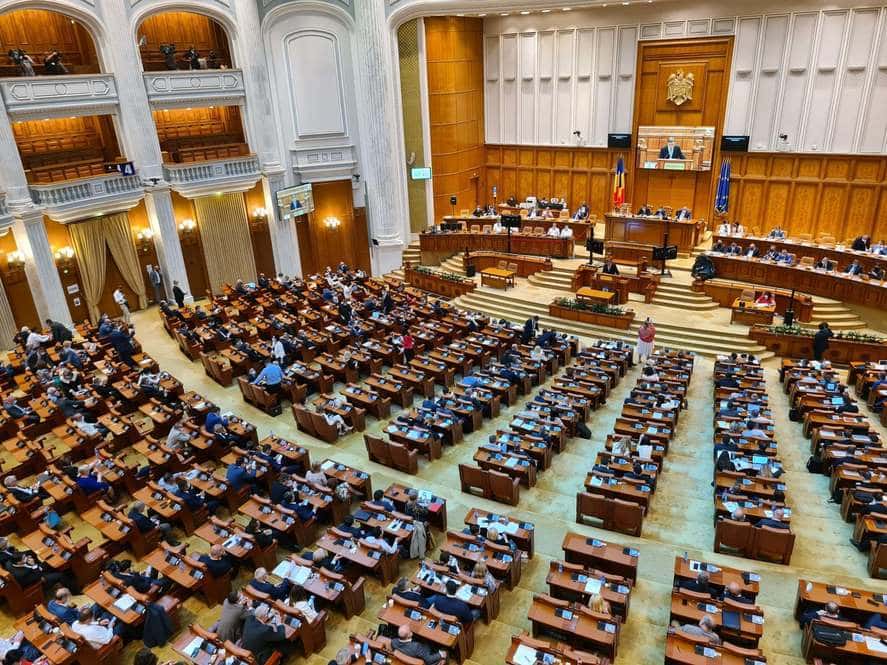 Au corectat articolul incompatibilităţilor care risca să lase mii de aleşi fără mandate