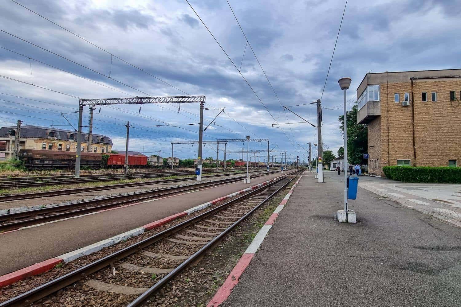 Reluarea lucrărilor de la pasajul Ana Ipătescu schimbă mersul trenurilor