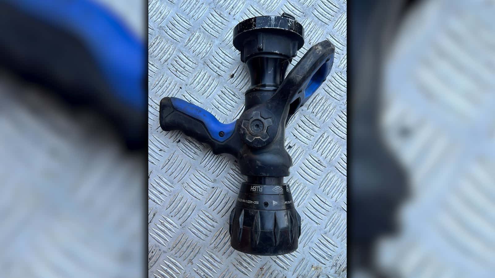 A furat o piesă de pe mașina pompierilor în timpul intervenției
