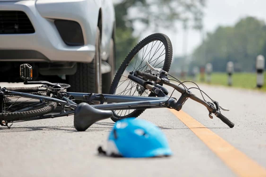 A lovit un biciclist și a fugit de la locul accidentului! Șoferul a fost identificat de polițiști